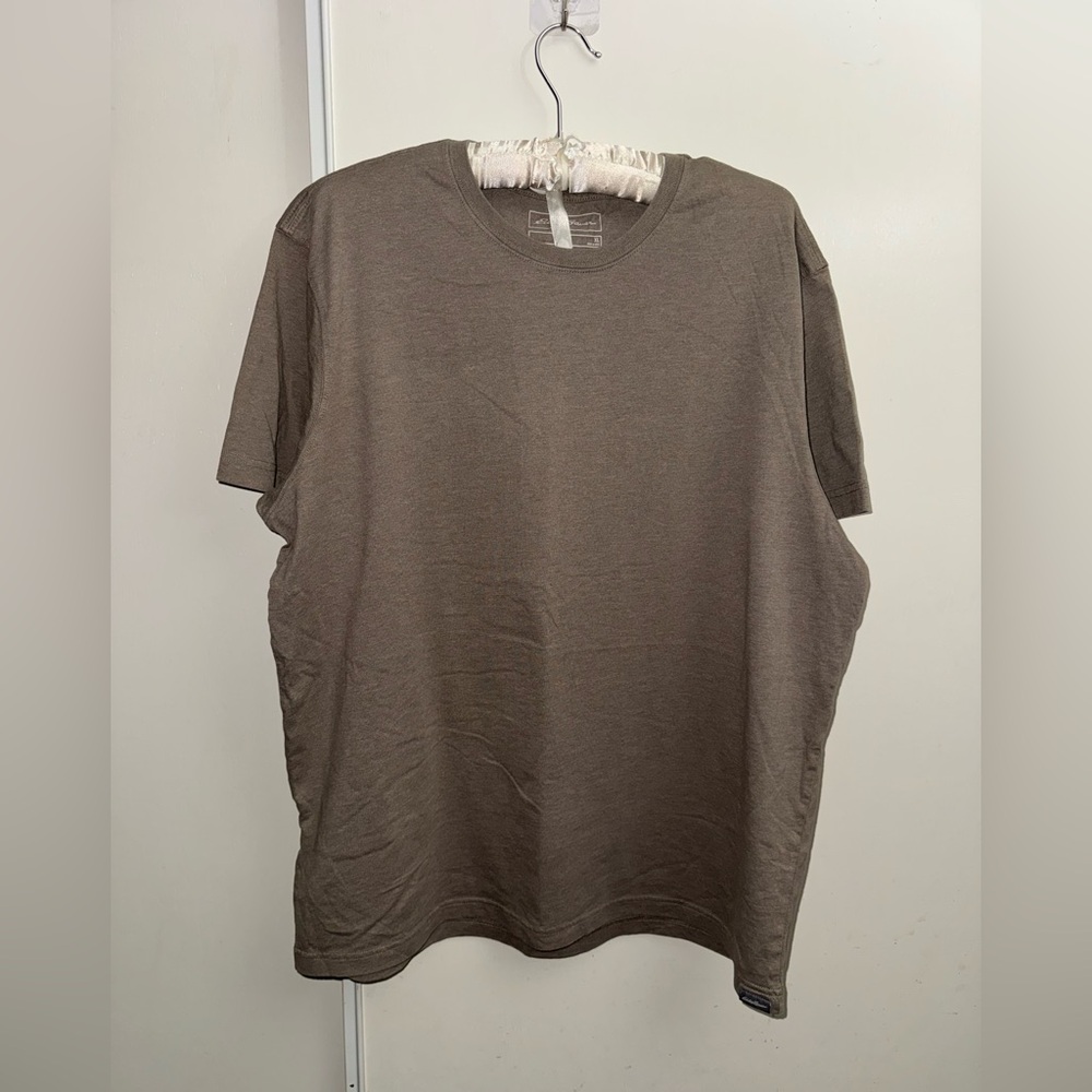Eddie Bauer Men's Short Sleeve Tee in Earthy Brown